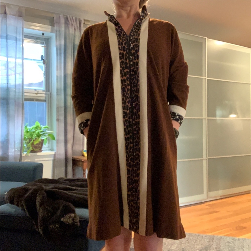 Vintage Vanity Fair leopard house coat